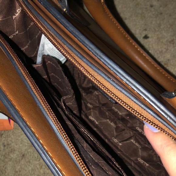 I am selling this beautiful Aldo purse! - Picture 4 of 4